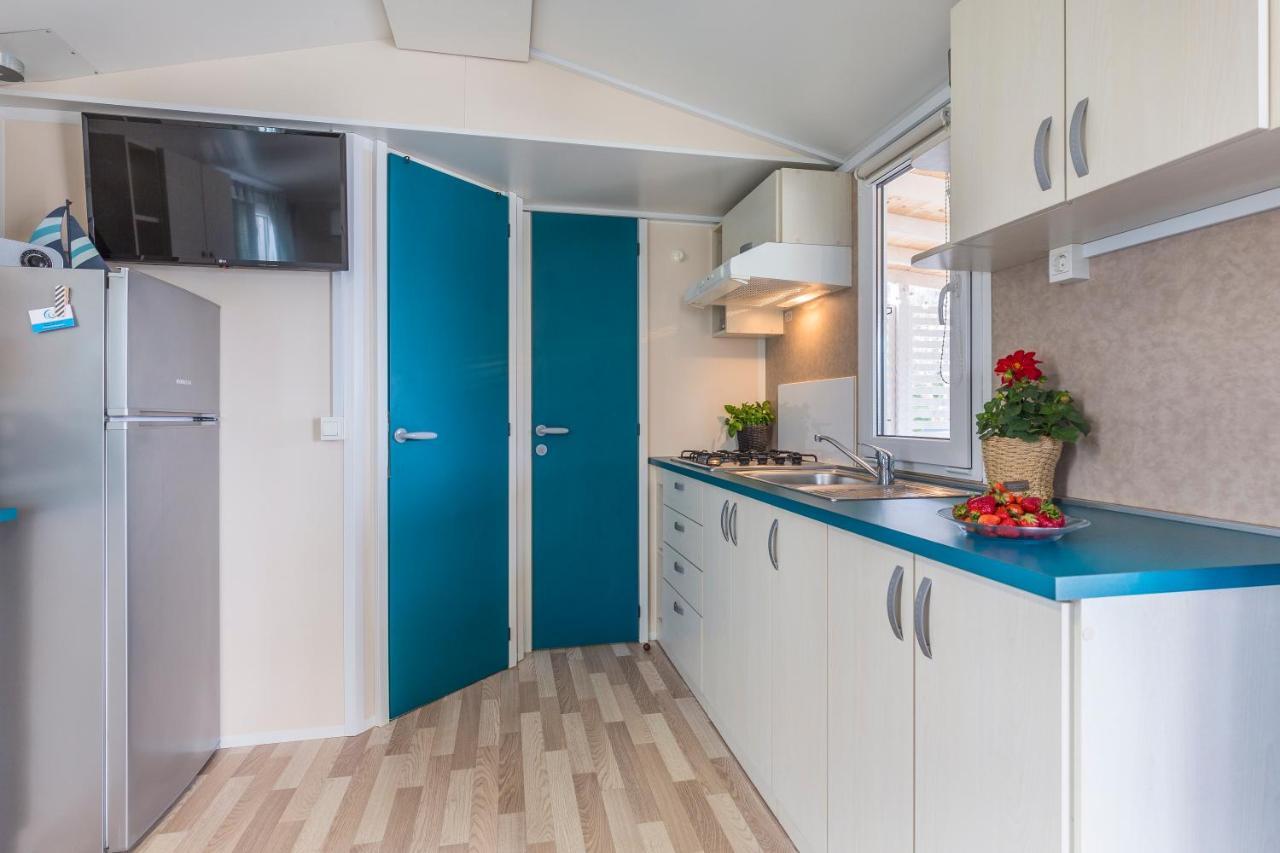West Coast Mobilhome With Xxl Terrace Tar-Vabriga Exterior photo